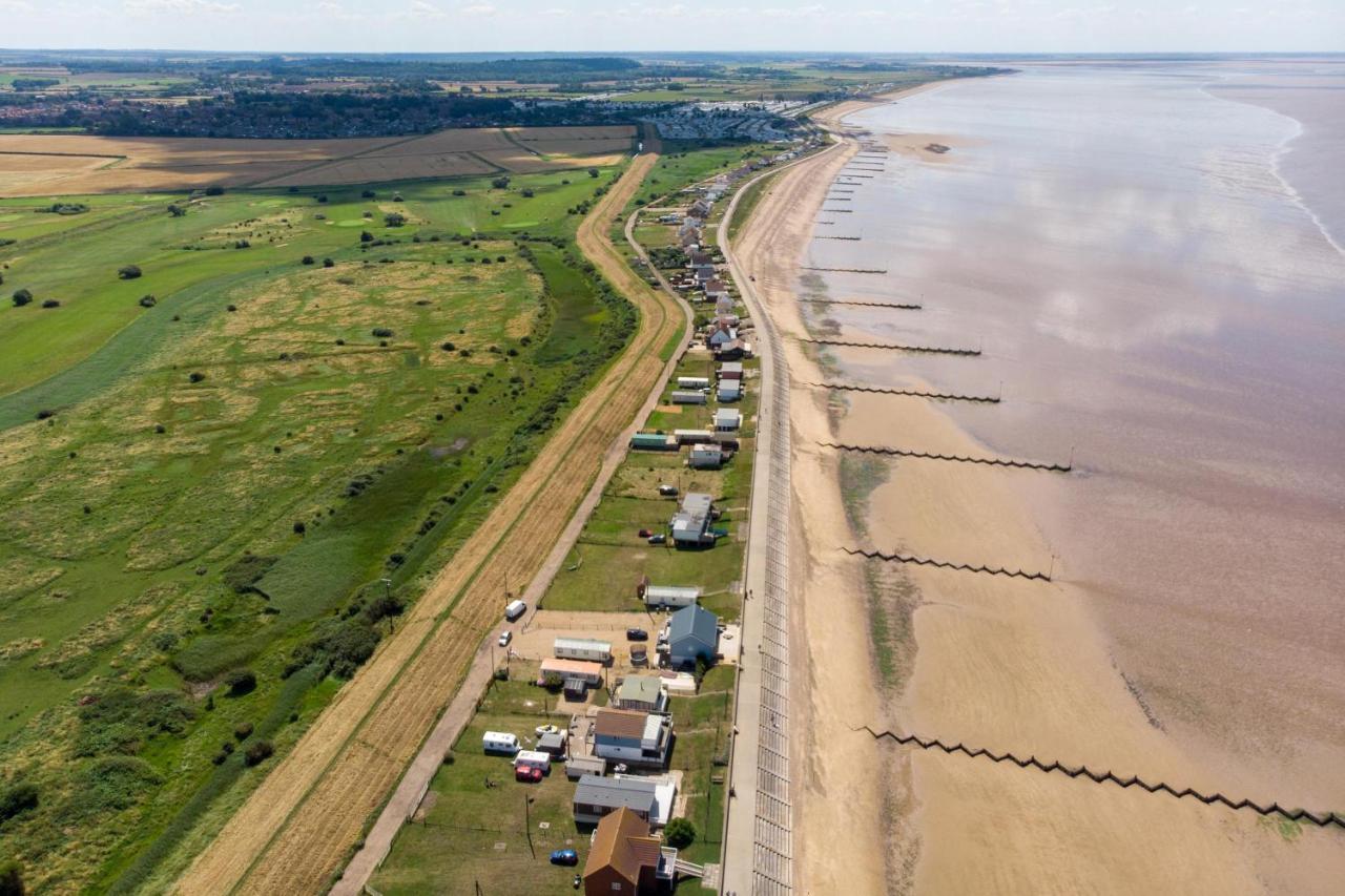 8 Berth Caravan For Hire At Manor Park Near To A Great Beach Ref 23041C Hunstanton Extérieur photo