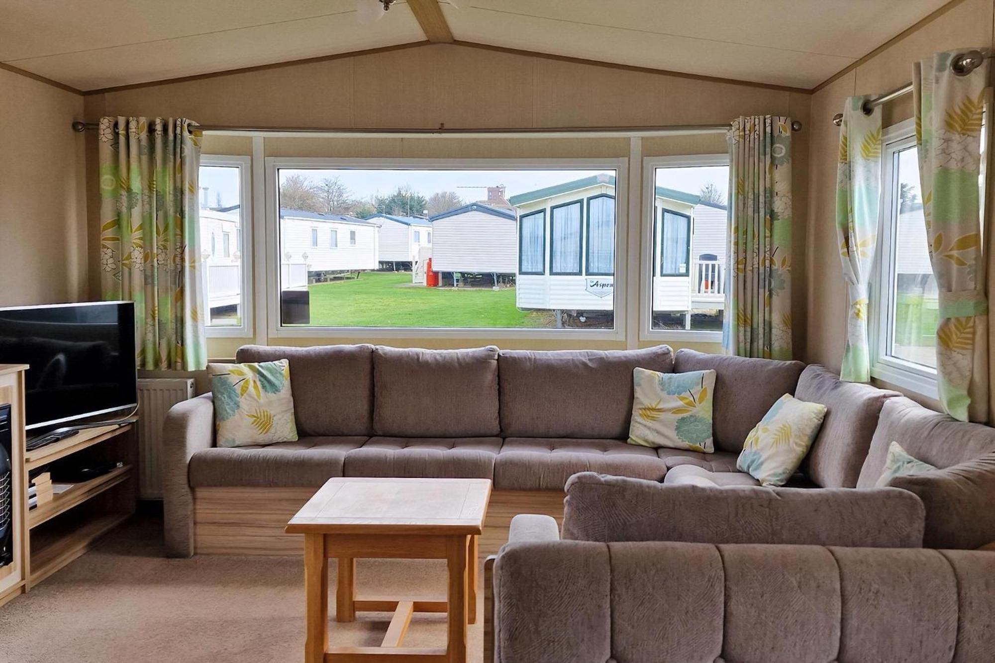 8 Berth Caravan For Hire At Manor Park Near To A Great Beach Ref 23041C Hunstanton Extérieur photo