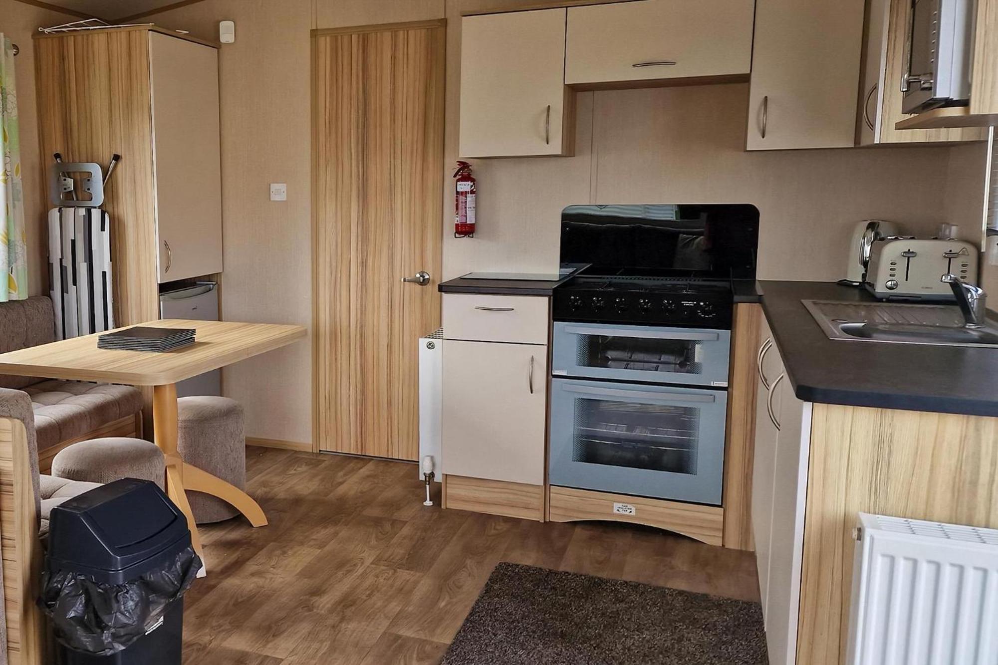 8 Berth Caravan For Hire At Manor Park Near To A Great Beach Ref 23041C Hunstanton Extérieur photo